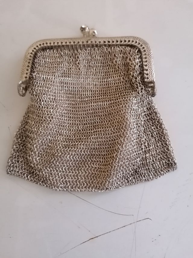 antico portamonete in metallo