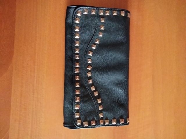 pochette con le borchie