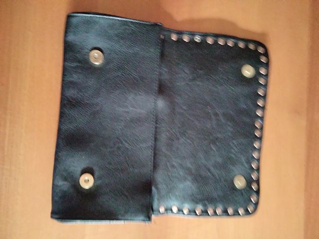 pochette con le borchie
