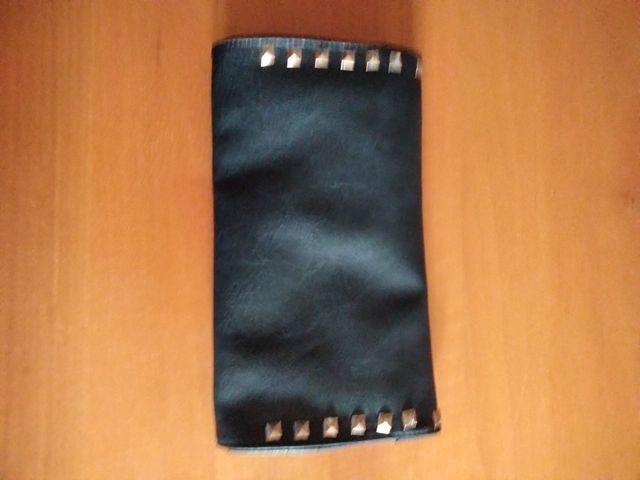 pochette con le borchie