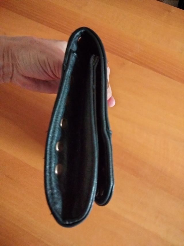 pochette con le borchie