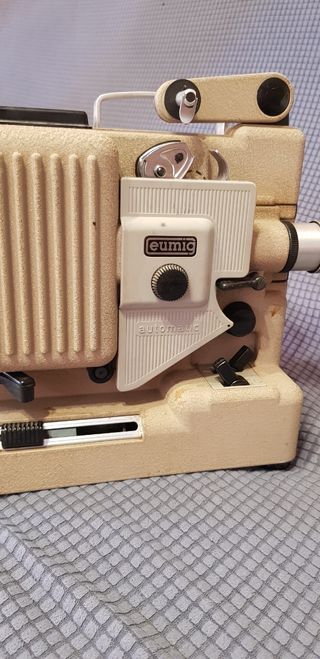 Proyector de cine súper 8. EUMIG WIEN TYPE P8