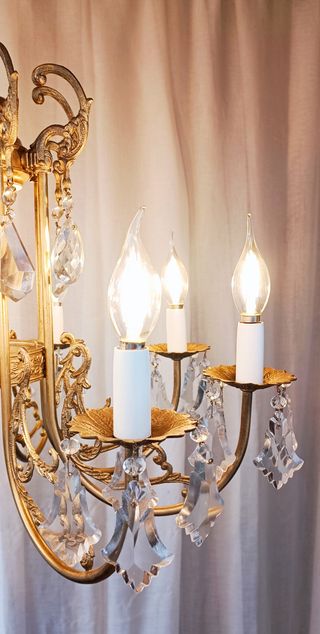 Lámpara de estilo neogótico