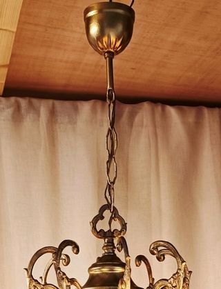 Lámpara de estilo neogótico