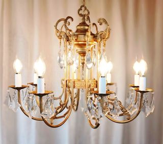 Lámpara de estilo neogótico