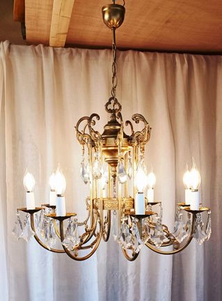 Lámpara de estilo neogótico