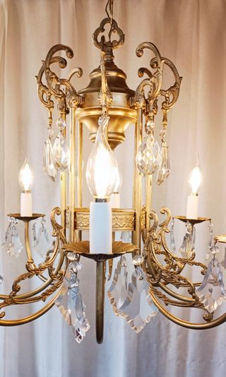 Lámpara de estilo neogótico