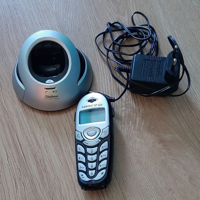 Teléfono inalámbrico con base de carga