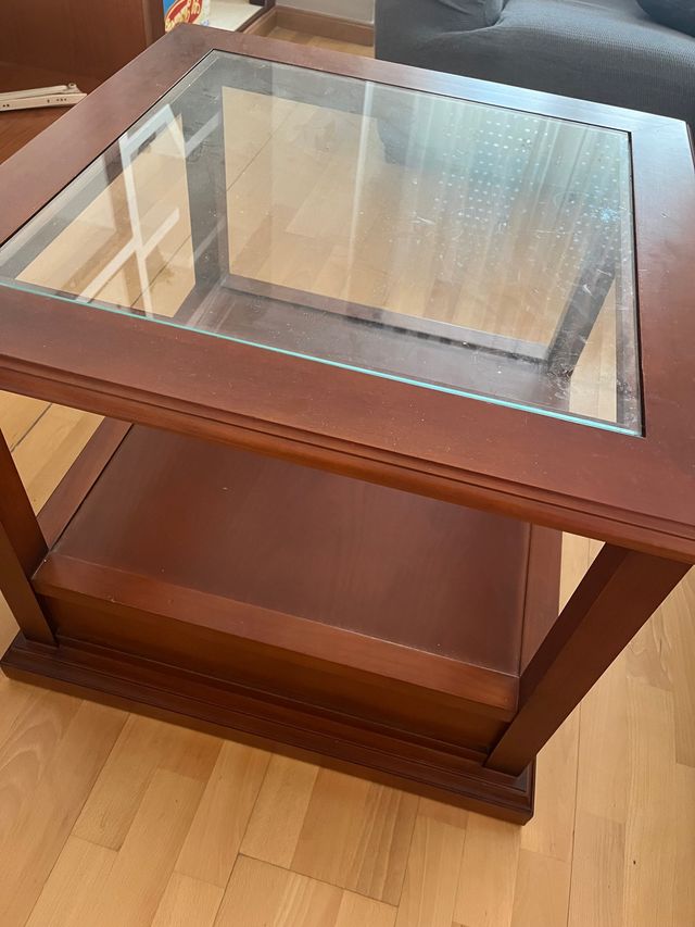 Mesa de centro de madera y vidrio con cajón