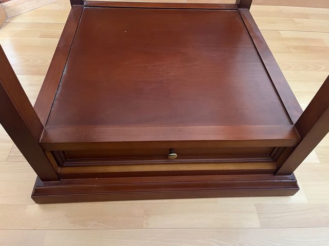 Mesa de centro de madera y vidrio con cajón