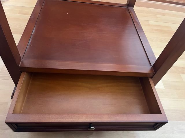 Mesa de centro de madera y vidrio con cajón