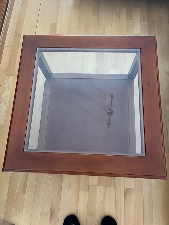 Mesa de centro de madera y vidrio con cajón