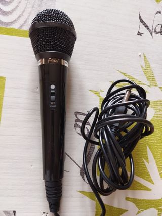 microfono per karaoke. nuovo
