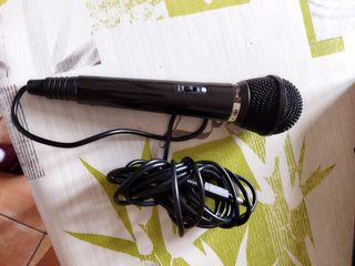 microfono per karaoke. nuovo