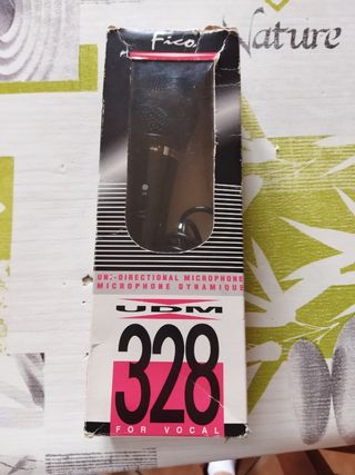 microfono per karaoke. nuovo