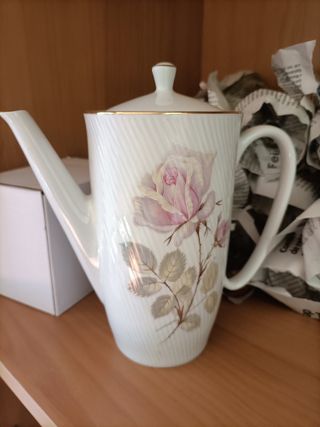 Cafetera Tetera Santa Clara. Rosa, borde dorado.