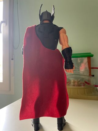 Muñeco de Thor con sonido 30cm