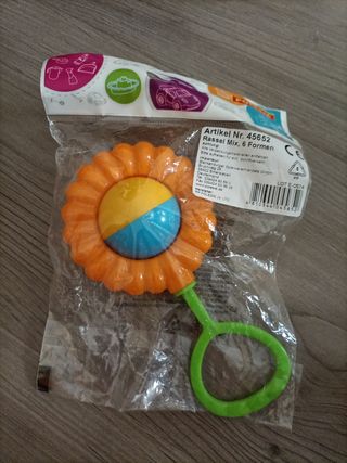 barcos para la bañera o playa y sonajero.