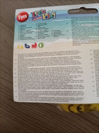 barcos para la bañera o playa y sonajero.