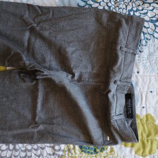 Lote de 3 pantalones largos de hombre.