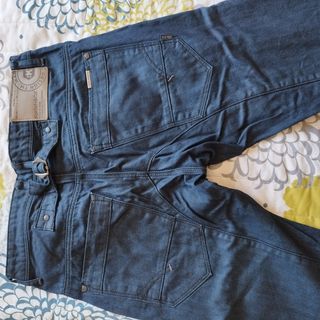 Lote de 3 pantalones largos de hombre.