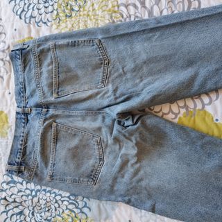 Lote de 3 pantalones largos de hombre.