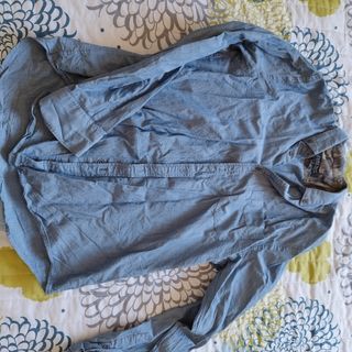 Lote de 2 camisas de hombre.