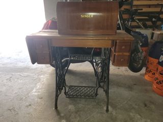 Máquina de coser Singer conpleta