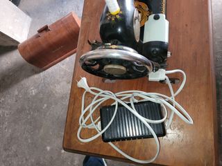 Máquina de coser Singer conpleta