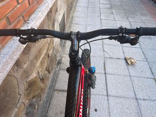 Bicicleta montaña doble suspensión, de carbono