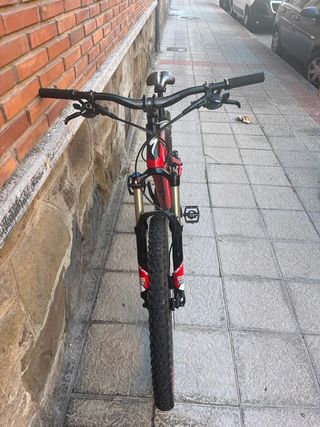 Bicicleta montaña doble suspensión, de carbono