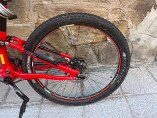 Bicicleta montaña doble suspensión, de carbono