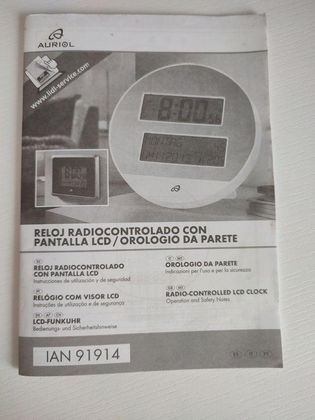 reloj radiocontrolado con pantalla LCD