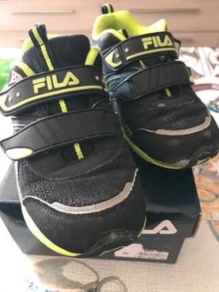 Zapatillas deportivas para niño marca Fila