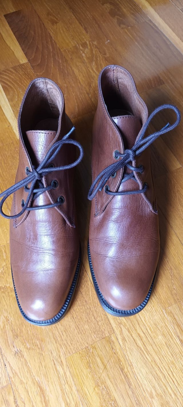 Botines de piel con cordones