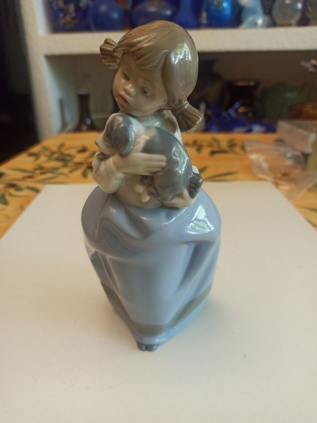 antica statuetta in porcellana Nao