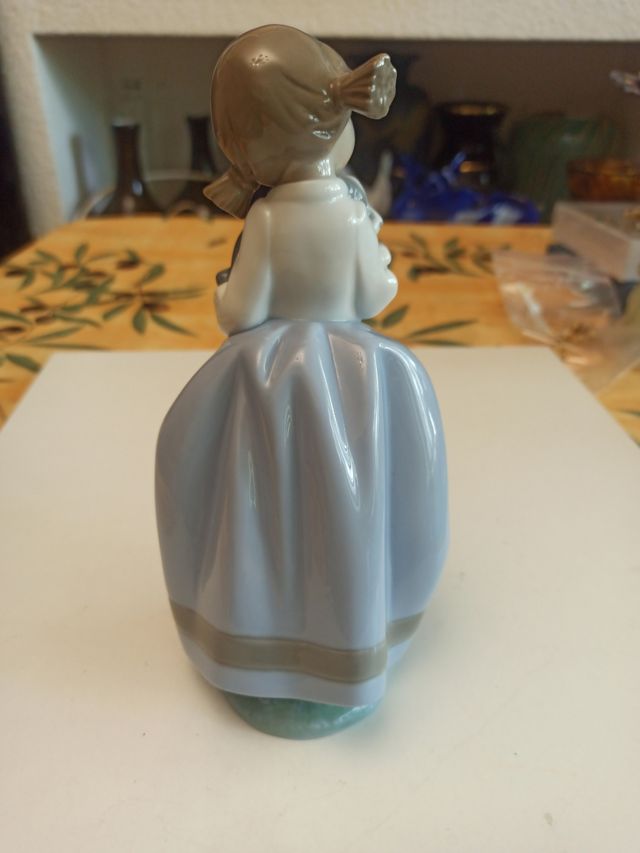 antica statuetta in porcellana Nao