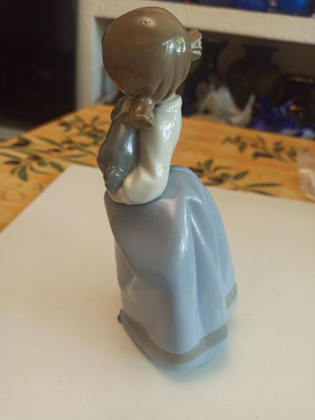 antica statuetta in porcellana Nao