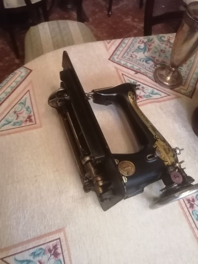 MÁQUINA DE COSER