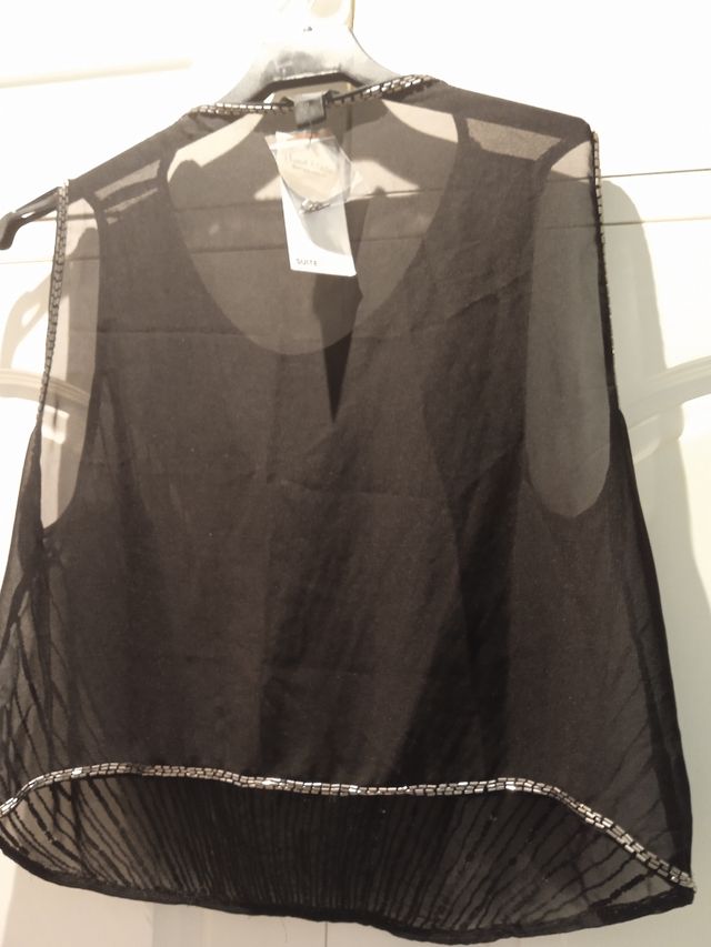 Blusa con pedrería, totalmente nuevo