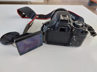 Canon 600 D, más objetivo Tamron 18-270 mm