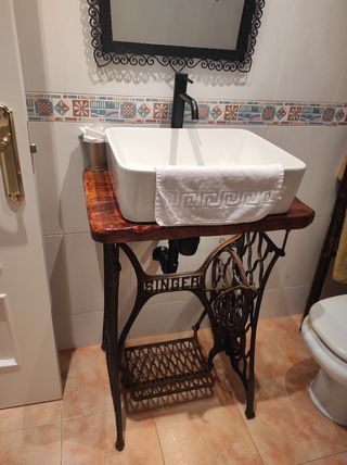 Mueble baño mesa coser hierro madera Singer Alfa