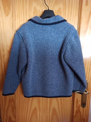 Chaqueta austriaca azul Ruedas