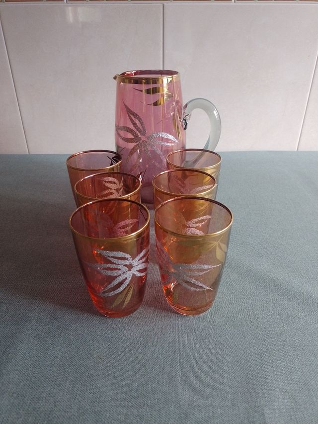 Juego de jarra y vasos