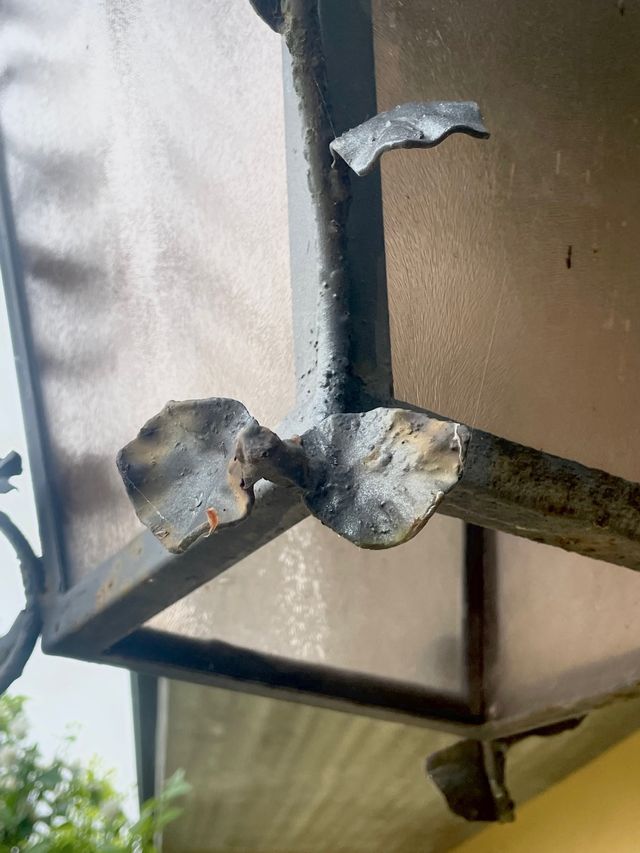 Lampione in ferro battuto