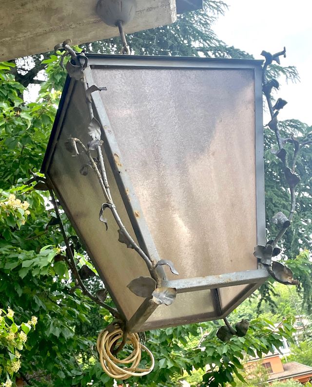 Lampione in ferro battuto