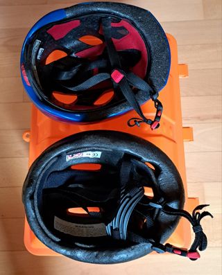 SET DUE CASCHETTI BIMBO, omologati per bicicletta