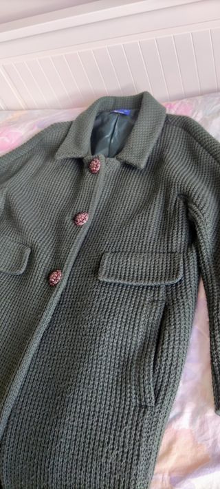 Abrigo oversize de entretiempo marca Manía Italia.