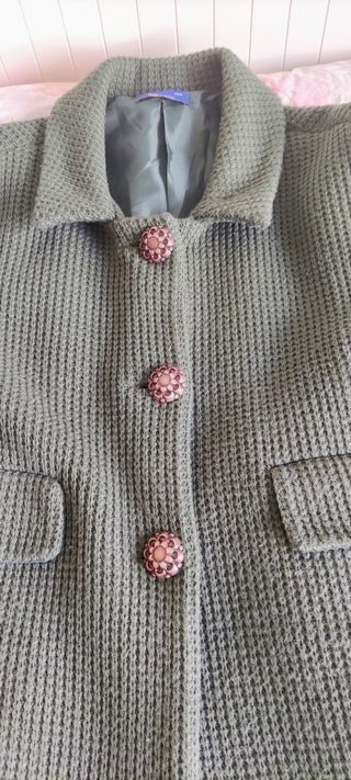 Abrigo oversize de entretiempo marca Manía Italia.