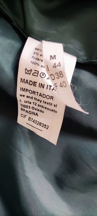 Abrigo oversize de entretiempo marca Manía Italia.